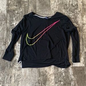 NIKE LONG SLEEVE TEE